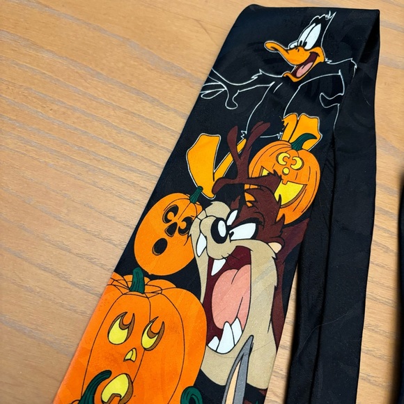Looney Tunes Mania Halloween Tie - Picture 3 of 5